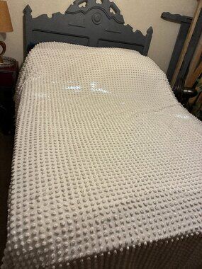 White Chenille Hobnail Bed Spread Queen